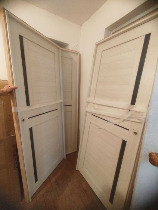 Есік сатам 3еуі 58000 мың