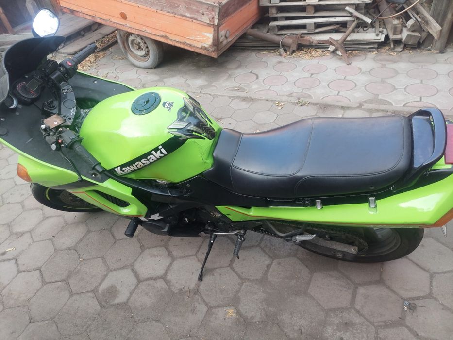 Кавасаки ззр400 продам