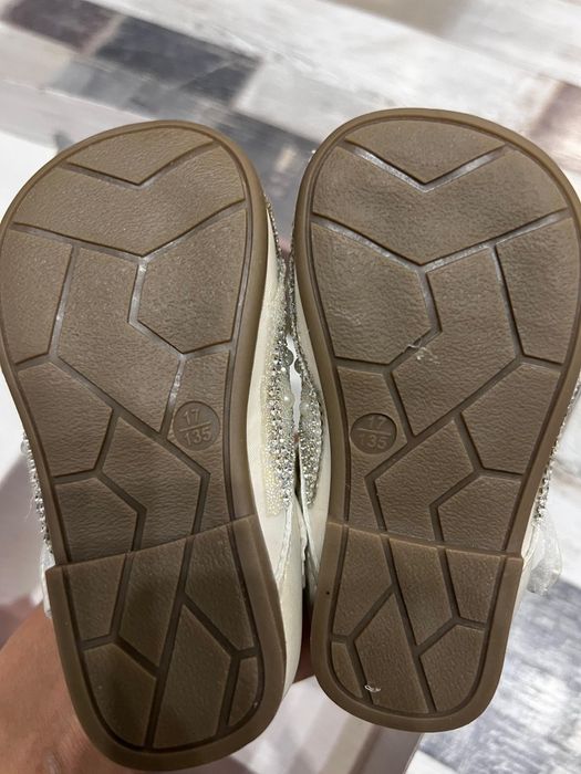 Новые платья и туфельки для девочки