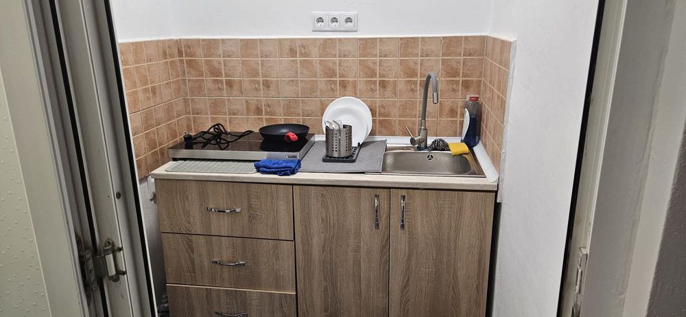 Studio 34 mp complet mobilat si utilat modern, zona Far-Abator, etaj 3/4, cu doua locuri de dormit, baie si bucatarie decomandate