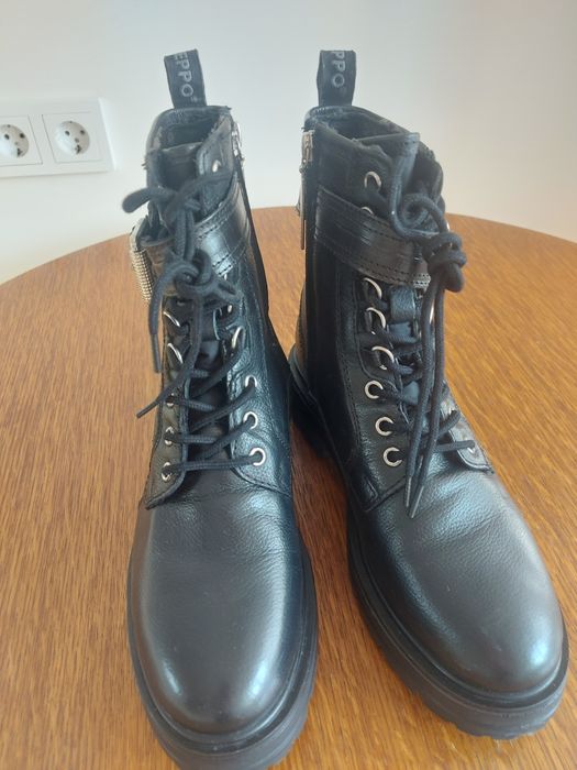 Продам ботинки женские