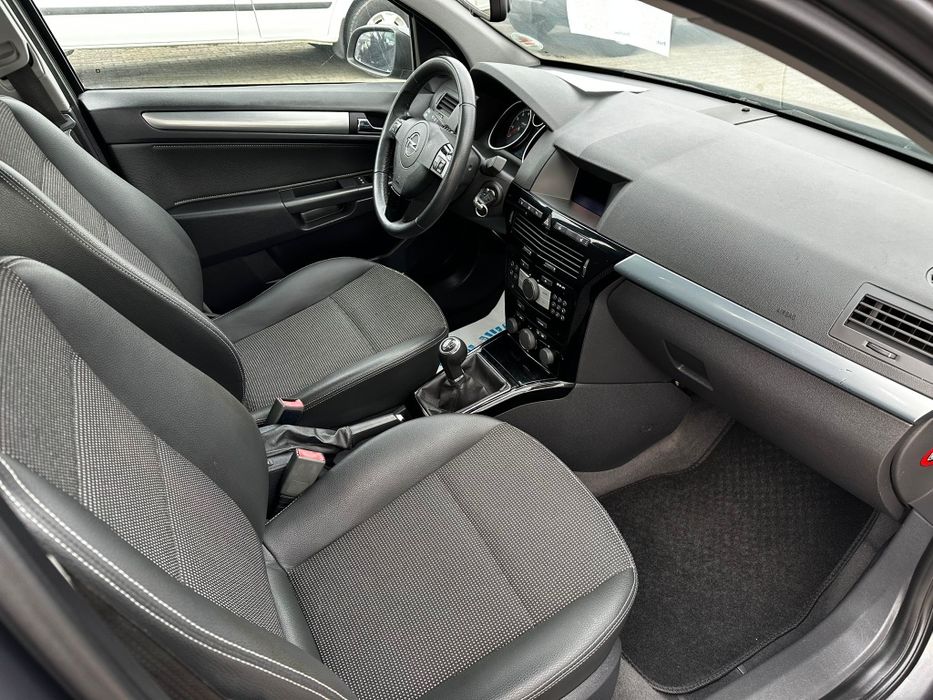 Opel Astra H - 1.6i 116CP - Xenon * Climatronic * Semi-Piele