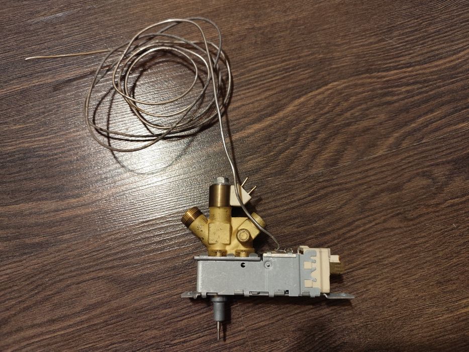 Хладилник за каравана на газ/12 и 220 волтаDometic RML 8550