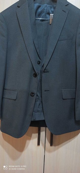 Продам классический костюм