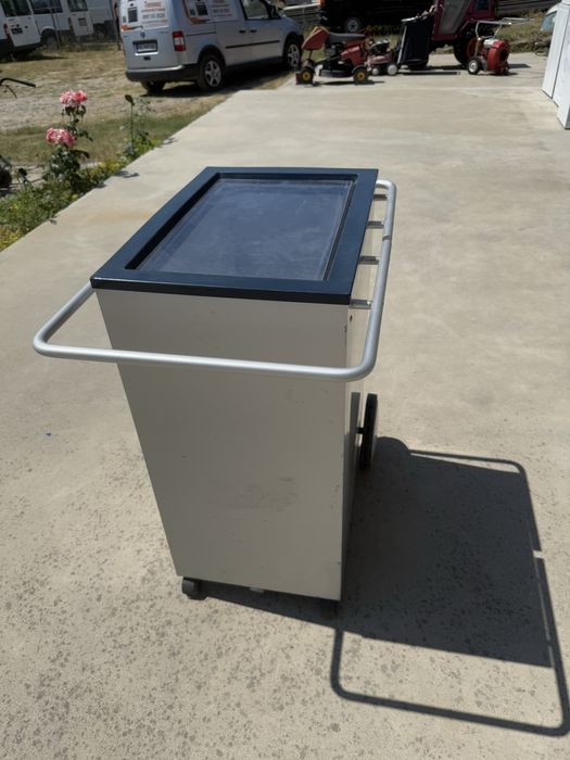 Малка витрина на колелца - Количка Bosch