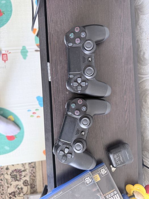 Playstation 4 Slim  1TB full bundle