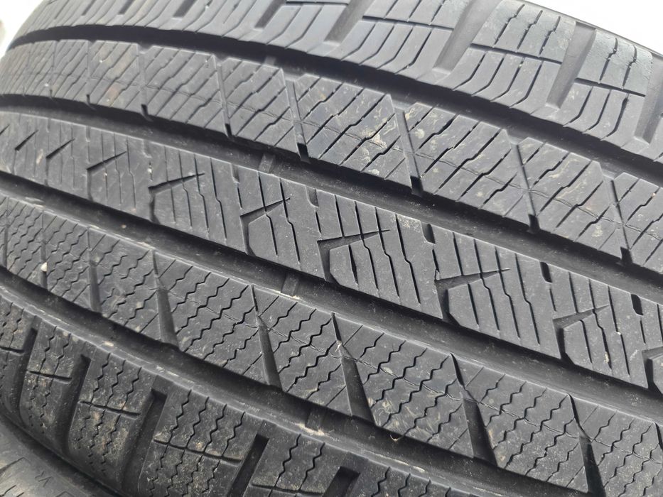 2бр Всесезонни гуми 235 50 19 - Vredestein