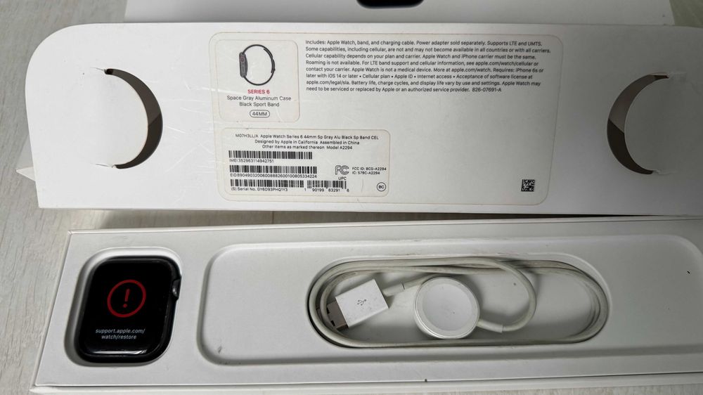 Часовник Apple Watch 6 44mm A2294 ЗА ЧАСТИ