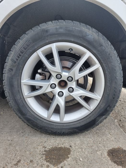 Vand 4 roti aluminiu 215/60/R17 iarna M+S 97H PIRELLI in stare buna.
