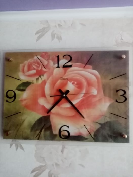 Часы настенные. Очень красивые.