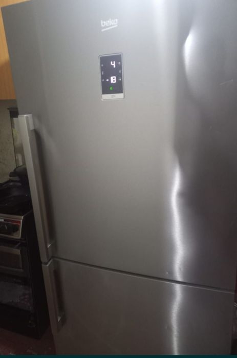 Продам двухкамерный холодильник BEKO