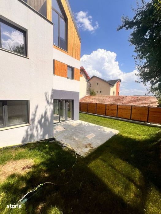 Duplex  4 Cam, Su 127.41 Mp, 2 Terase Dambul Rotund