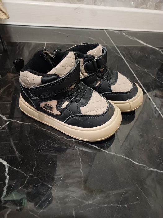 Продам кросовки на малыша р 26