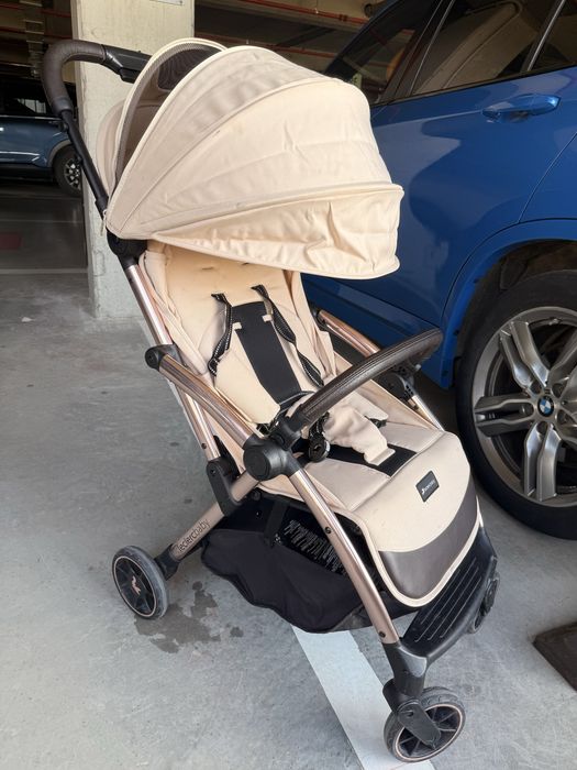 Carucior sport foarte usor si compact pentru avion Leclerc Influencer
