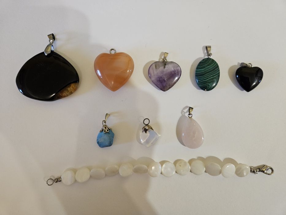Бижута от естествени камъни-висулки и  гривна