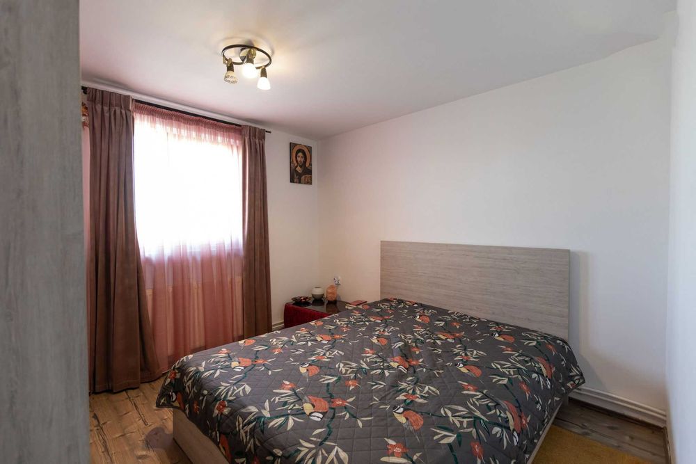 Vând casă P+1 situată în cartier Șerbănești, Municipiul  Bacau