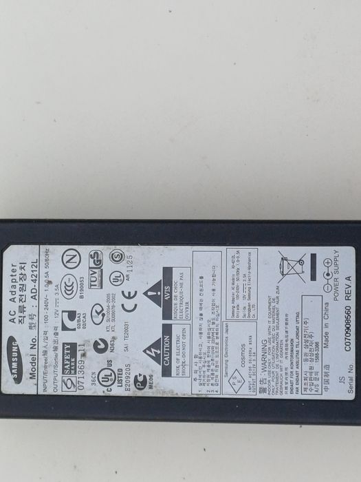 Alimentator Samsung 12v 3,5A perfect functional
Cablul de alimentare este inclus in pret