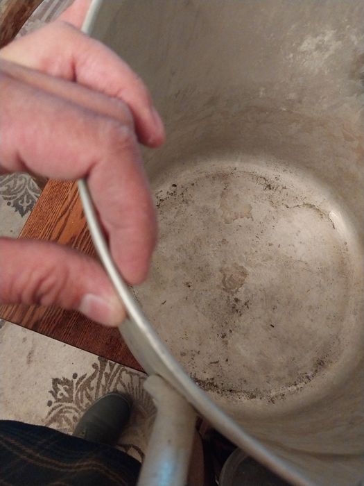 Алюминевая кастрюля.