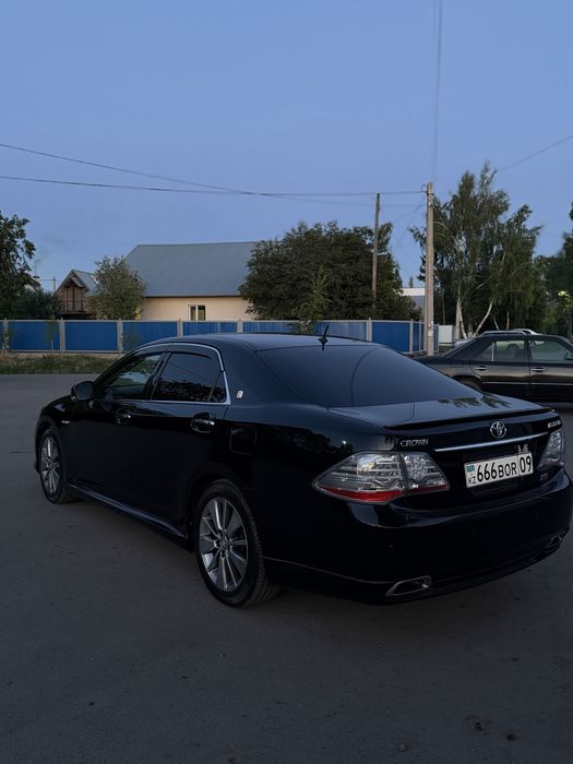Toyota Crown Hybrid