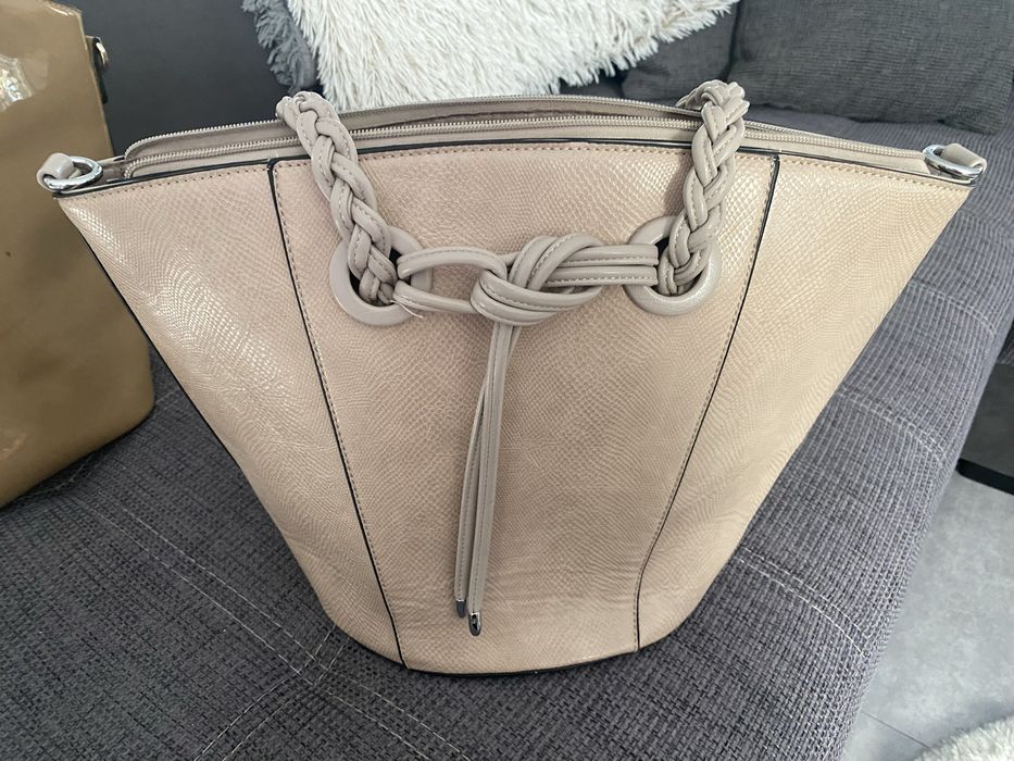 Geanta / Poseta crem noua