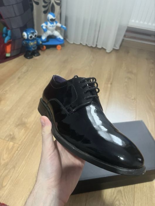 Pantofi barbati luciosi, eleganti marime 40 (potrivit pentru 41/42)