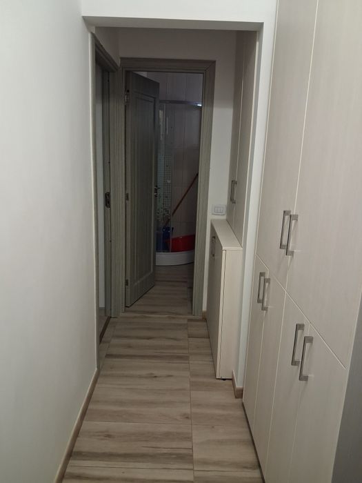 Închiriez apartament
