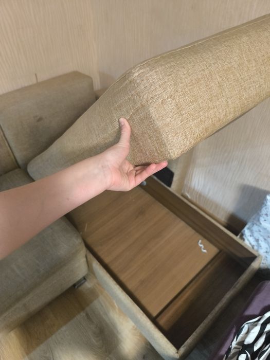 Срочно диван продам