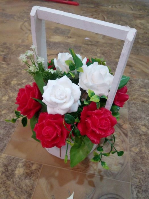 Sovungullar va zargarlik buyumlari sotiladi.