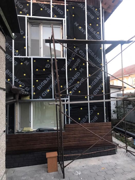 Кирпич, металлочерепица, сайдинг, утеплитель.