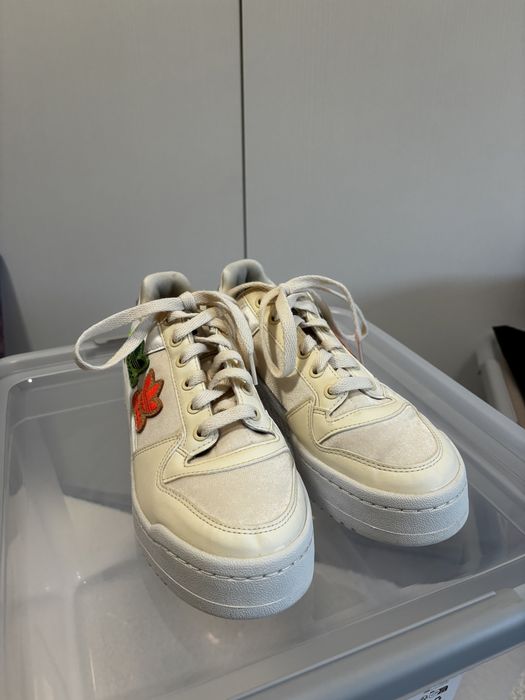 Adidas спортни