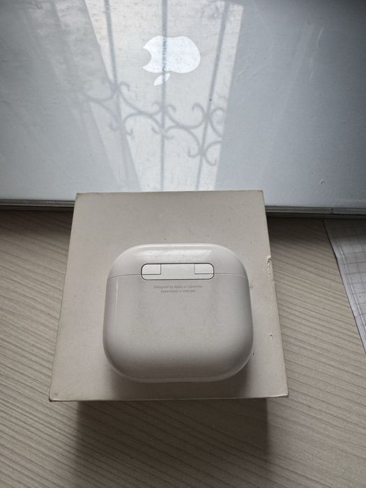 AirPods Series 4