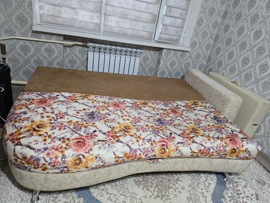Продам диван для гостинной