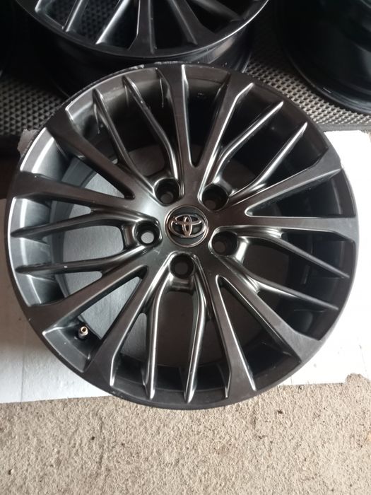 Титанки Тойота Камри 70 R17 оригинал.