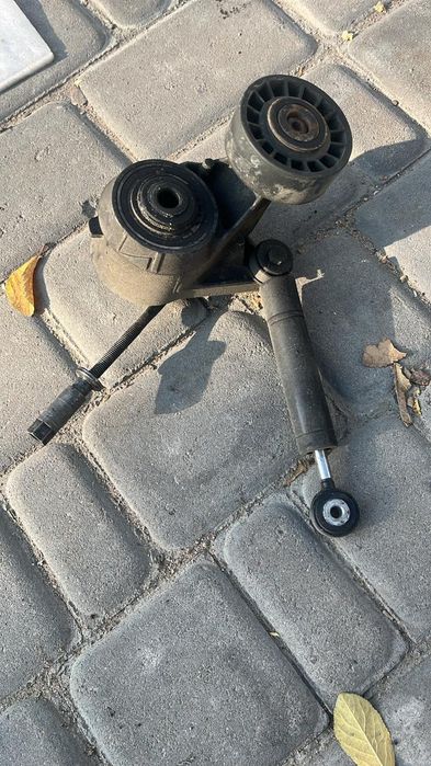 Продам запчасти от мотора 124мерс