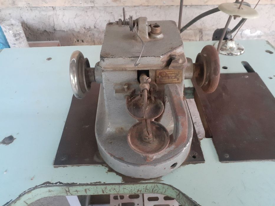 Averlok moshinka sotiladi