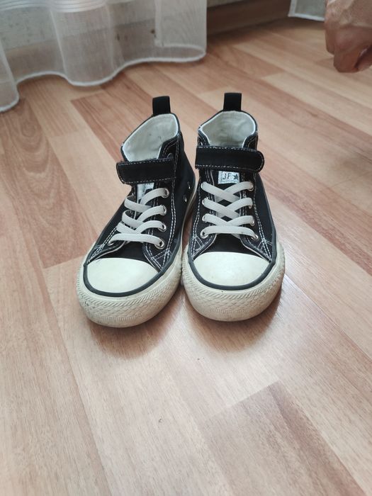 Продам кеды в отличном состояний