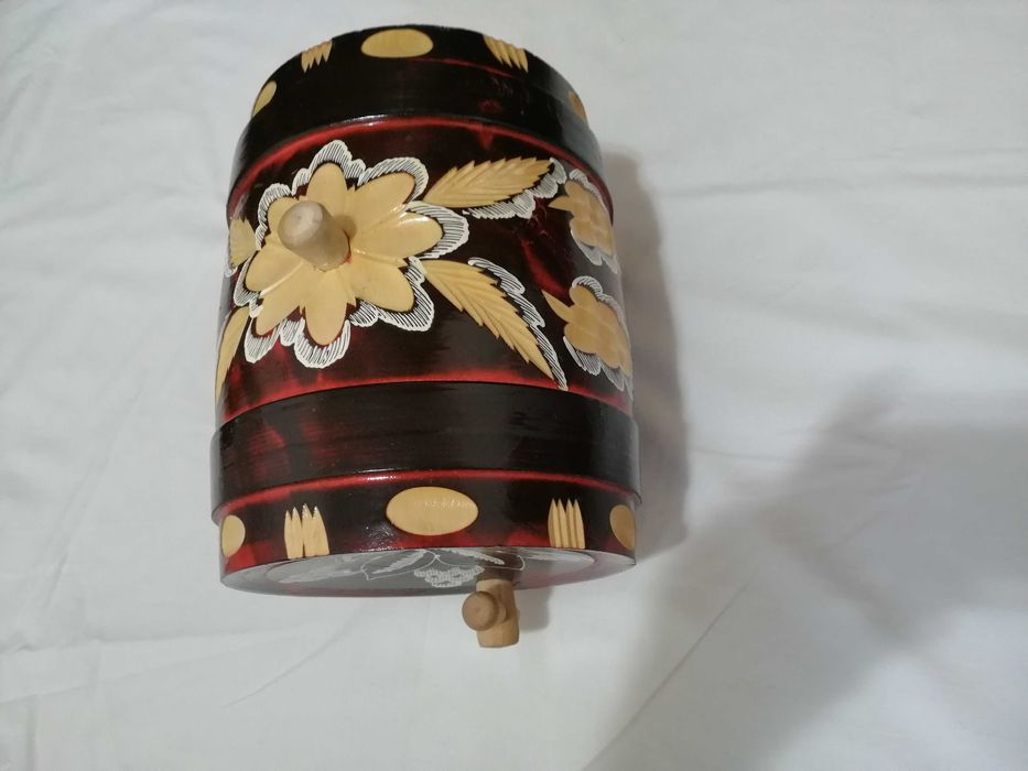 Дървено декоративно буренце за алкохол