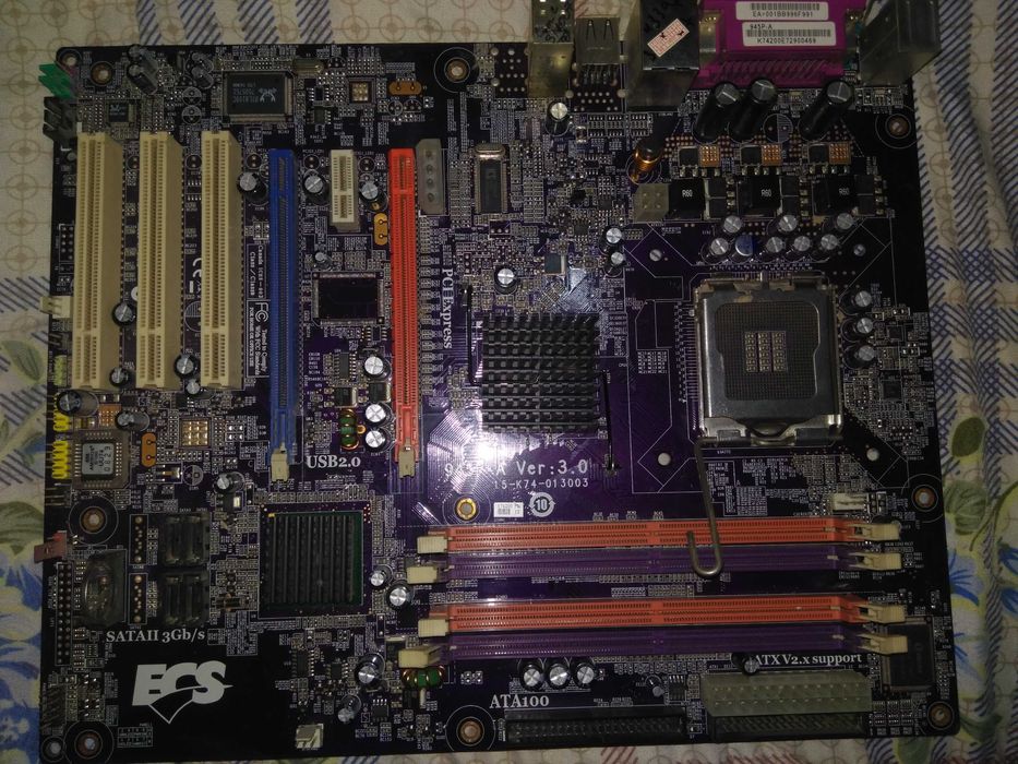 Продаются две материнские платы .