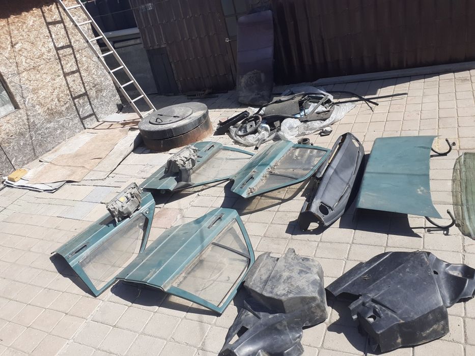 Продам запчасти на 190мерс w201