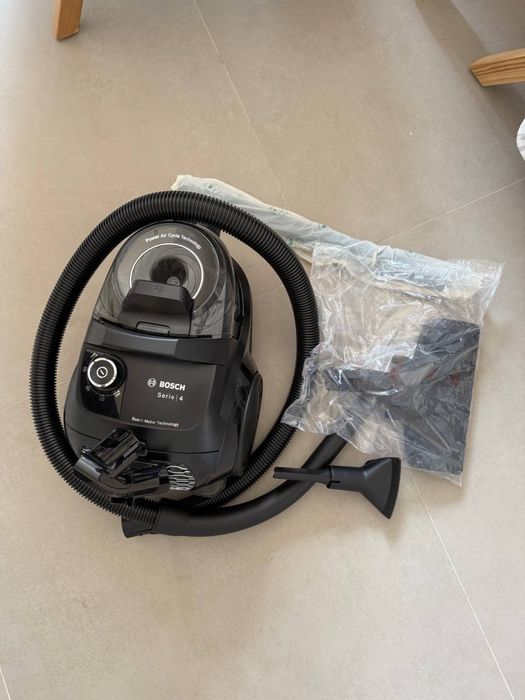 BOSCH BGC21X3GB  Series 4 Bagless vacuum cleaner Black