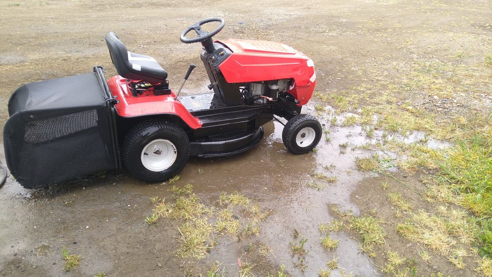 Tractoraș de  gazon MTD