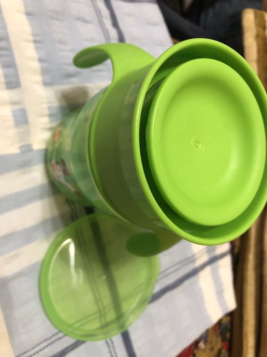 Продаются кружка  и соски.