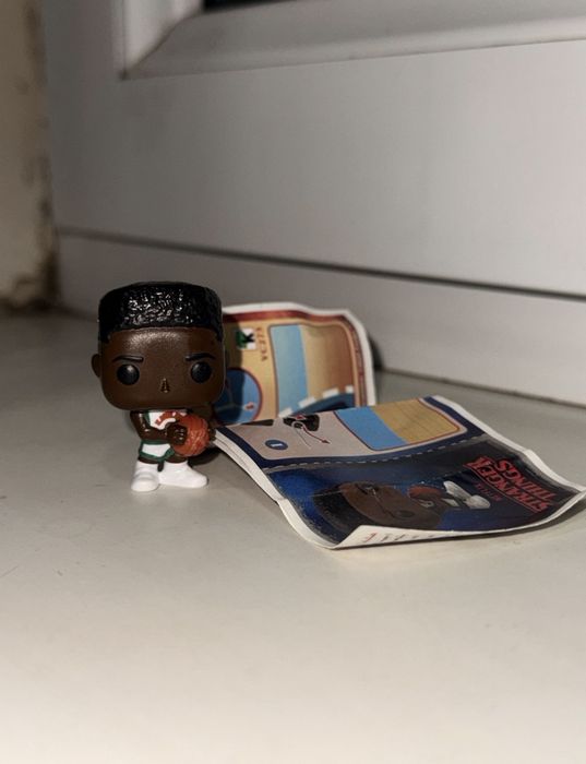Фигурка Kinder Joy Stranger Things Очень странные дела ОСД Лукас