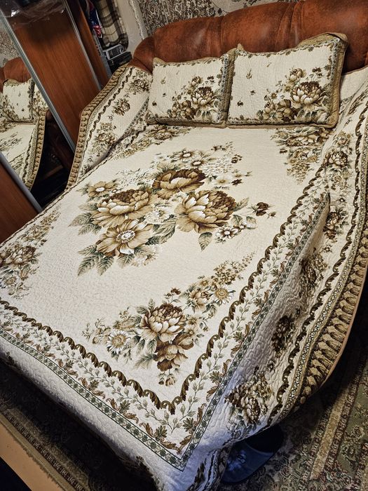 Продам покрывало на кровать