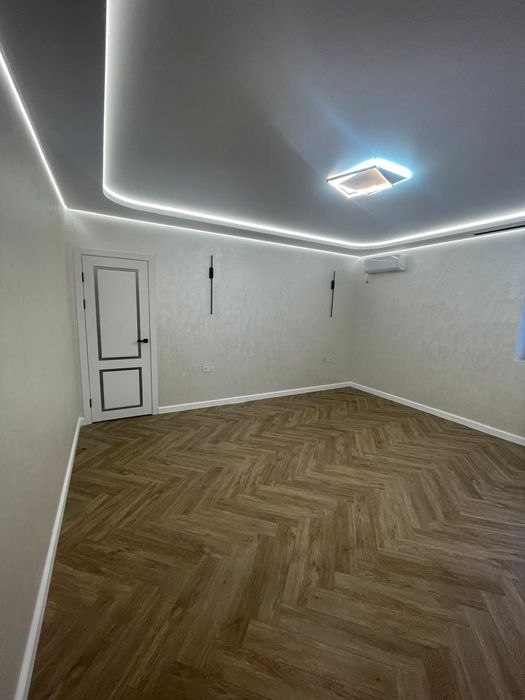 Укладка ламината, монтаж плинтуса