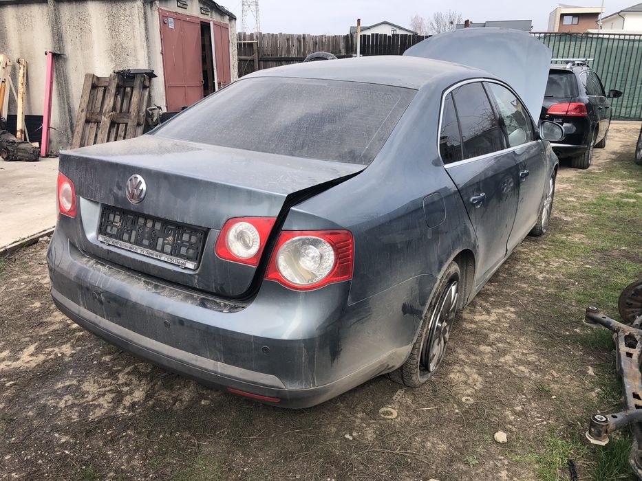 Plansa de bord Vw Jetta Golf 5 kit airbag pasager sofer volan cu airbag centuri stanga dreapta Motor 1.9 tdi BKC CUTIE MANUALA 5+1 GQQ 2.0 bmm kdn