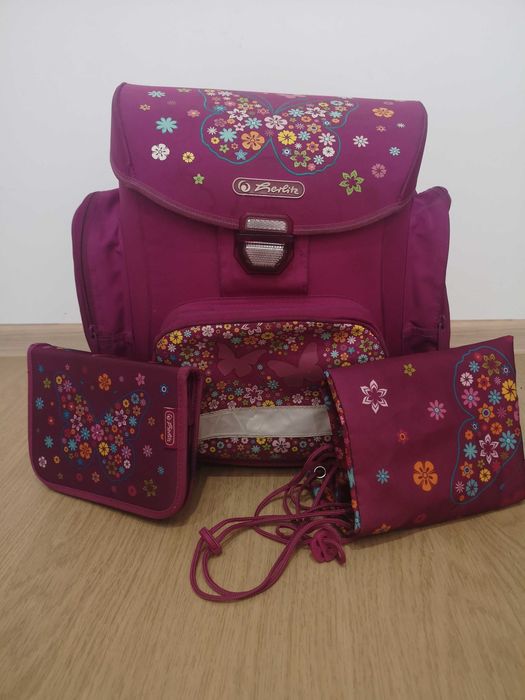 Ученическа раница със аксесоари