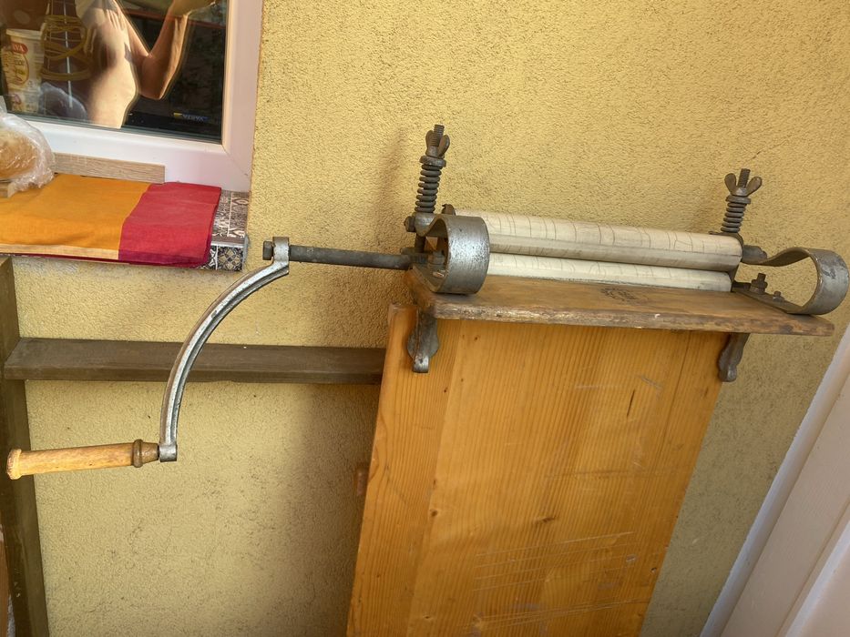 Антикварна метална преса за изстискване на пране