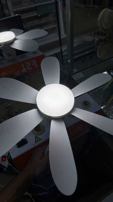 Ventilator LED E27 cu Telecomandă – 3 Viteze, Lumină Reglabilă 3000K–6500K