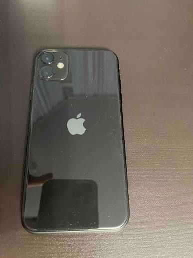 iPhone 11 в четком состояние